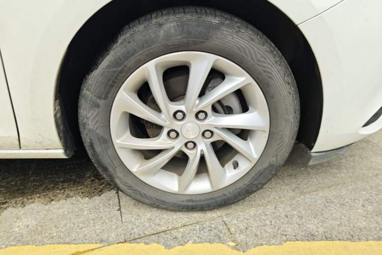 Used Buick Verano 2019 Hatchback 15S Automatic Leading Model Right Front Wheel Hub