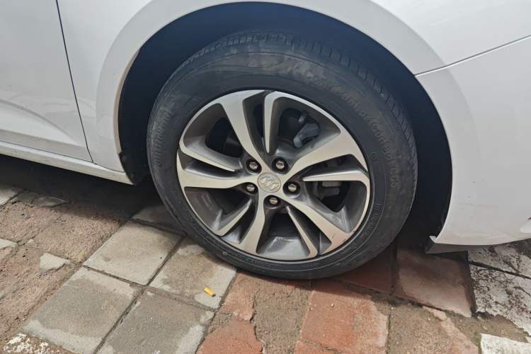 Used Buick Verano 2019 Sedan 20T Dual-Clutch Leading Model Right Front Wheel Hub