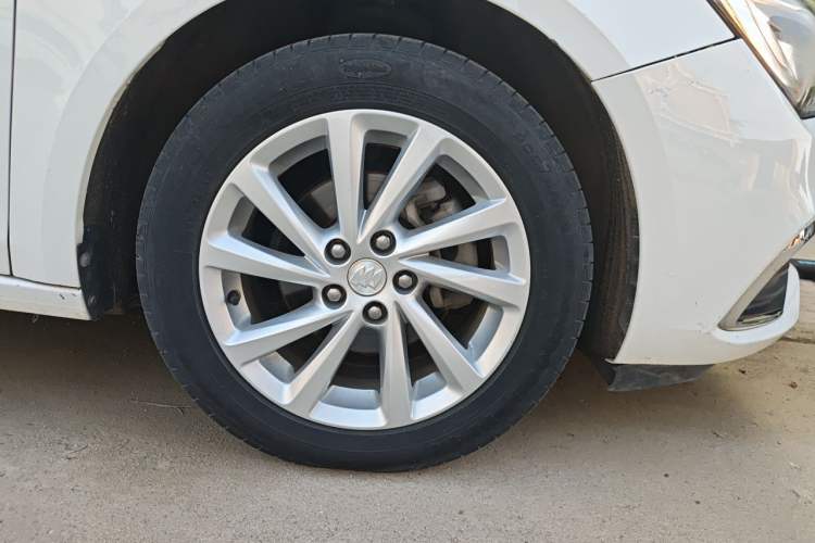 Used Buick Verano 2019 Sedan 15S Automatic Leading Model Right Front Wheel Hub