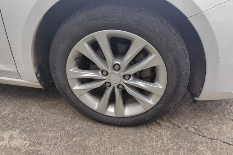 Used Buick Verano 2019 Sedan 20T Dual-Clutch Leading Model Right Front Wheel Hub