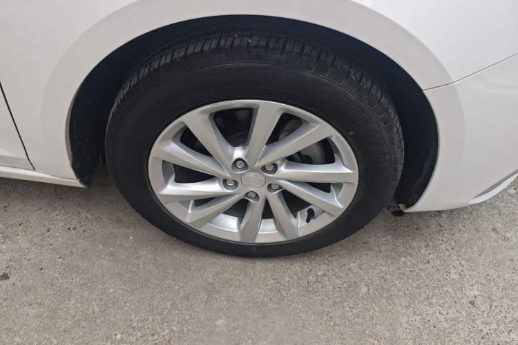 Used Buick Verano 2019 Sedan 15S Automatic Leading Model Right Front Wheel Hub
