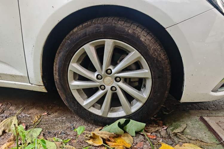 Used Buick Verano 2019 Sedan 15S Automatic Leading Model Right Front Wheel Hub