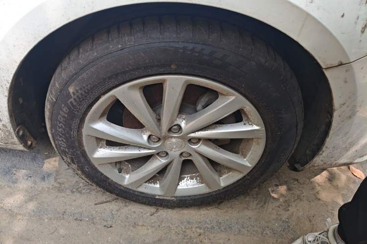 Used Buick Verano 2019 Sedan 15S Automatic Entry Model Right Front Wheel Hub