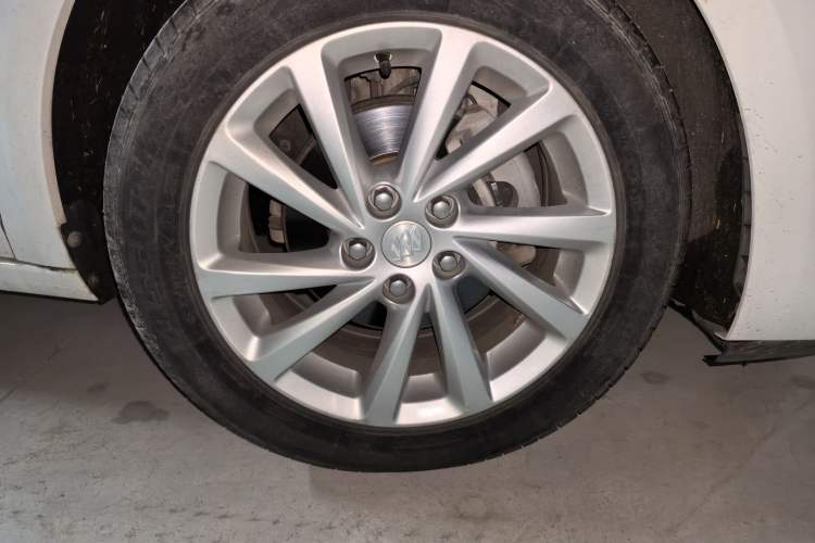 Used Buick Verano 2019 Sedan 15S Automatic Leading Model Right Front Wheel Hub