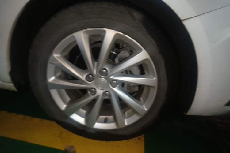 Used Buick Verano 2019 Sedan 15S Automatic Entry Model Right Front Wheel Hub
