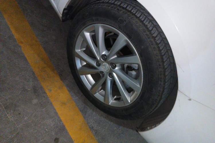 Used Buick Verano 2019 Sedan 15S Automatic Leading Model Right Front Wheel Hub
