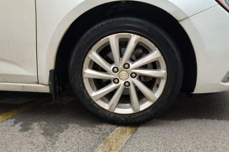 Used Buick Verano 2019 Sedan 15S Automatic Entry Model Right Front Wheel Hub