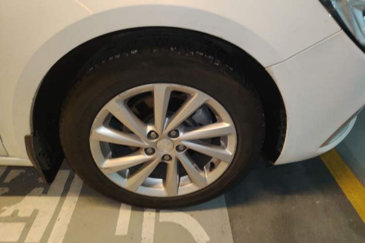 Used Buick Verano 2019 Sedan 15S Automatic Leading Model Right Front Wheel Hub