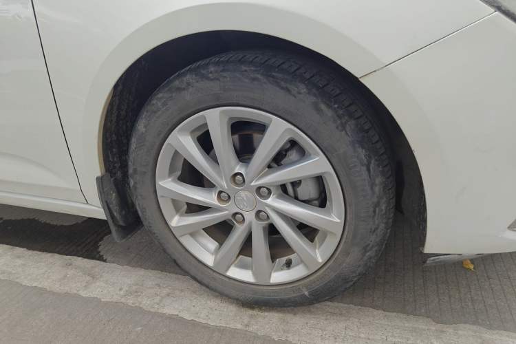 Used Buick Verano 2019 Sedan 15S Automatic Entry Model Right Front Wheel Hub