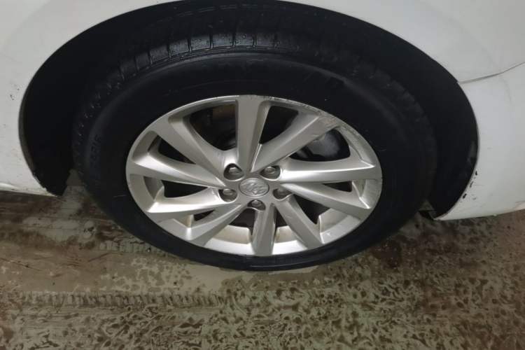 Used Buick Verano 2019 Sedan 15S Automatic Leading Model Right Front Wheel Hub
