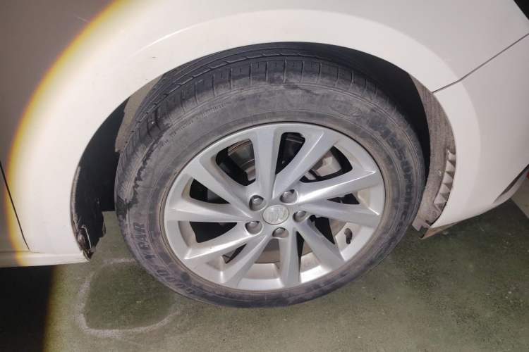 Used Buick Verano 2019 Sedan 15S Automatic Leading Model Right Front Wheel Hub