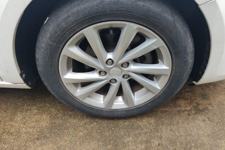 Used Buick Verano 2019 Sedan 15S Automatic Leading Model Right Front Wheel Hub