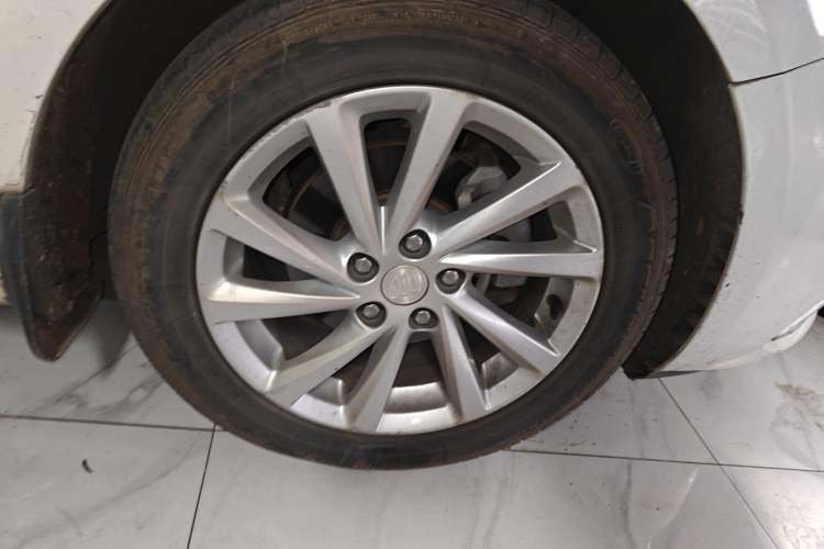 Used Buick Verano 2019 Sedan 15S Automatic Leading Model Right Front Wheel Hub