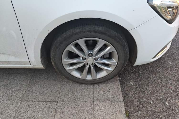 Used Buick Verano 2019 Sedan 20T Dual-Clutch Leading Model Right Front Wheel Hub