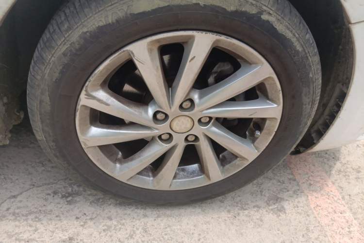Used Buick Verano 2019 Sedan 15S Automatic Leading Model Right Front Wheel Hub