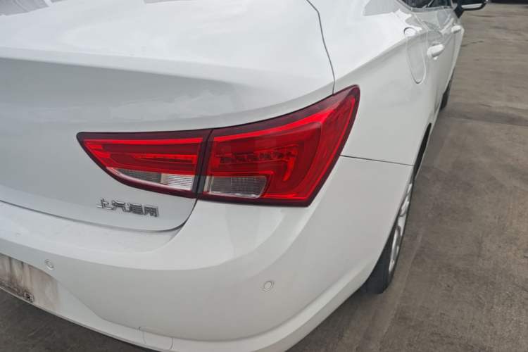 Used Buick Verano 2019 Sedan 20T Dual-Clutch Elite Model Right Rear Taillight