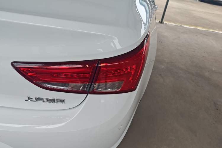 Used Buick Verano 2019 Sedan 15S Automatic Leading Model Right Rear Taillight