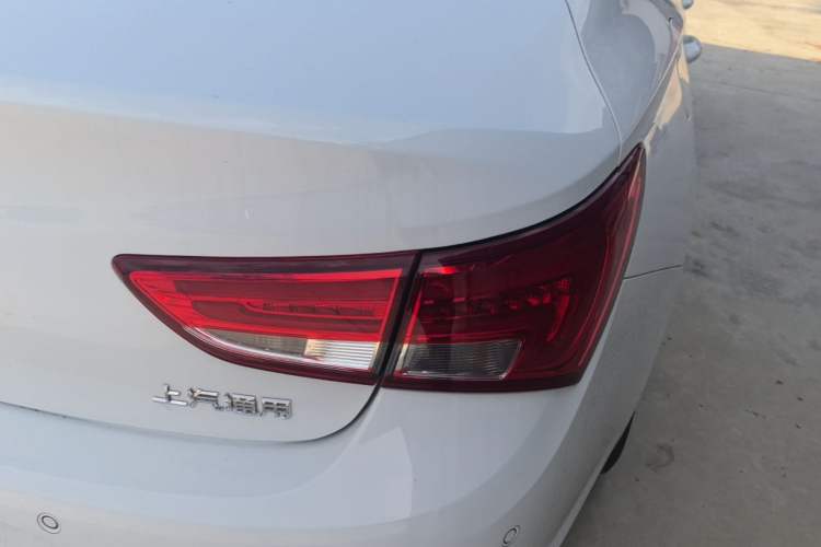 Used Buick Verano 2019 Sedan 15S Automatic Leading Model Right Rear Taillight