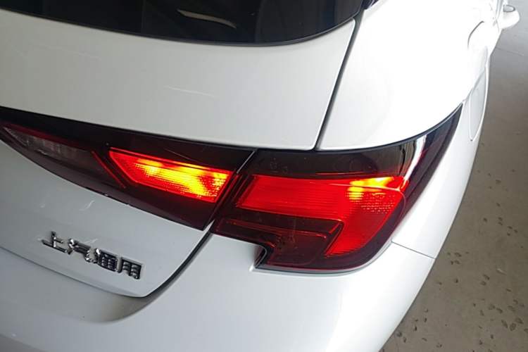 Used Buick Verano 2019 Hatchback GS 20T Dual-Clutch Leading Model Right Rear Taillight