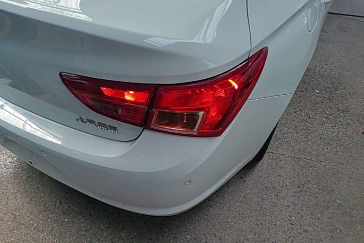 Used Buick Verano 2019 Sedan 15S Automatic Entry Model Right Rear Taillight