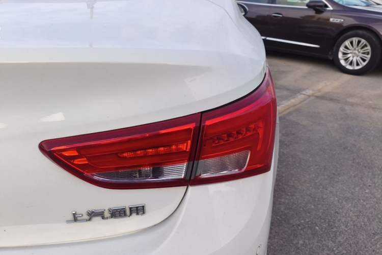 Used Buick Verano 2019 Sedan 20T Dual-Clutch Elite Model Right Rear Taillight
