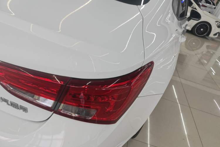 Used Buick Verano 2019 Sedan 20T Dual-Clutch Leading Model Right Rear Taillight