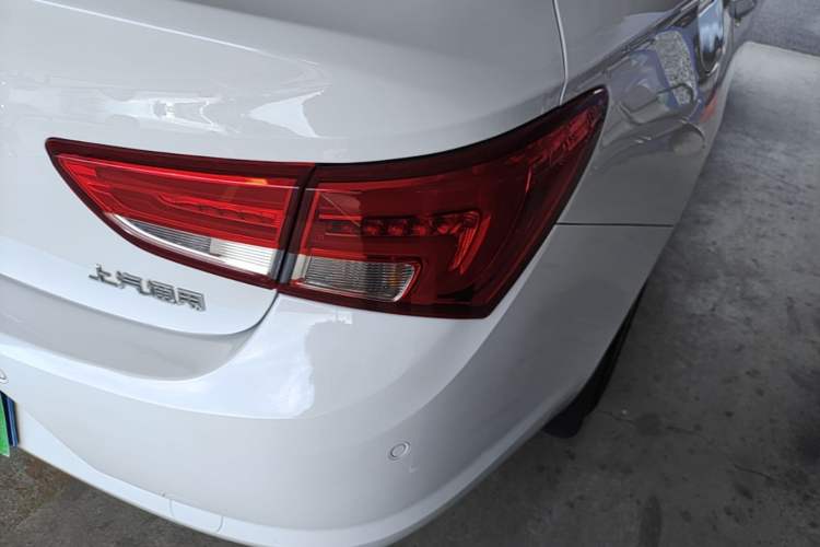 Used Buick Verano 2019 Sedan 15S Automatic Leading Model Right Rear Taillight
