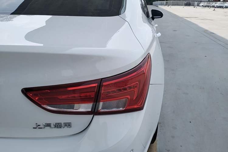 Used Buick Verano 2019 Sedan 20T Dual-Clutch Elite Model Right Rear Taillight