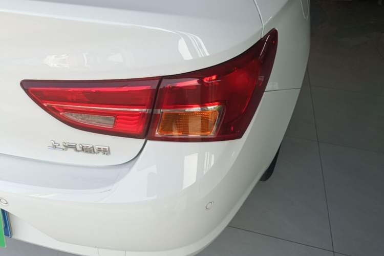 Used Buick Verano 2019 Sedan 15S Automatic Entry Model Right Rear Taillight
