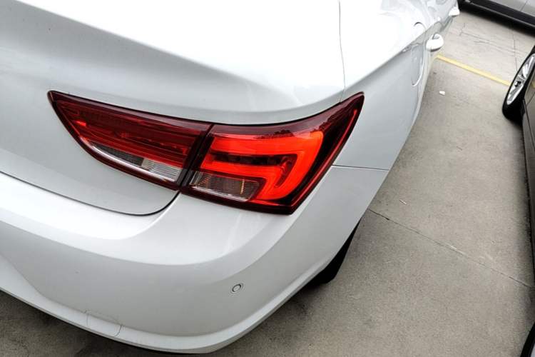 Used Buick Verano 2019 Sedan 15S Automatic Leading Model Right Rear Taillight