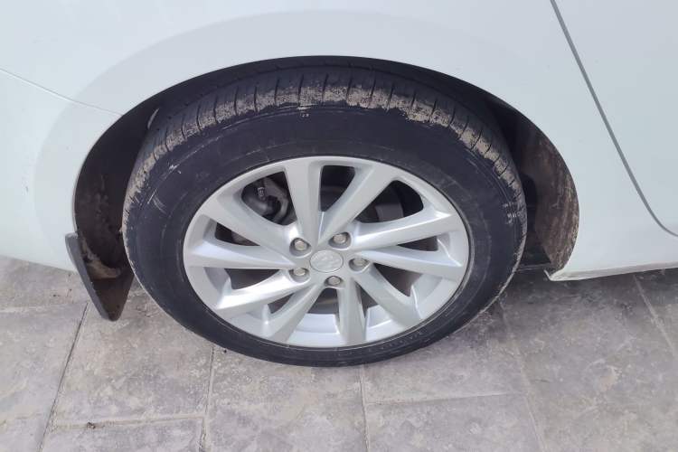 Used Buick Verano 2019 Sedan 15S Automatic Leading Model Right Rear Wheel Hub