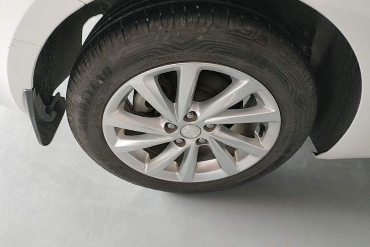 Used Buick Verano 2019 Sedan 15S Automatic Entry Model Right Rear Wheel Hub
