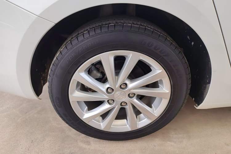 Used Buick Verano 2019 Sedan 15S Automatic Leading Model Right Rear Wheel Hub