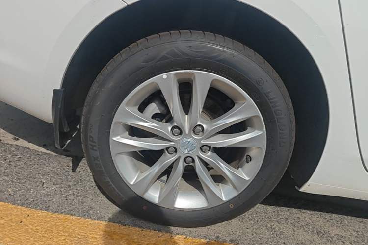 Used Buick Verano 2019 Sedan 20T Dual-Clutch Leading Model Right Rear Wheel Hub