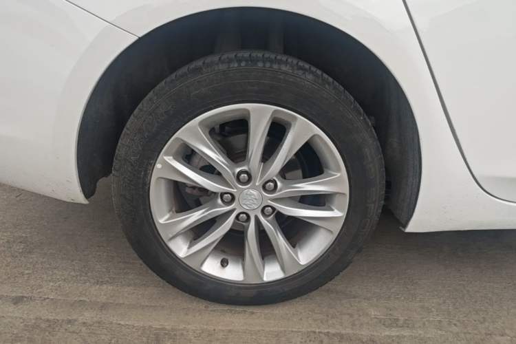 Used Buick Verano 2019 Sedan 20T Dual-Clutch Elite Model Right Rear Wheel Hub