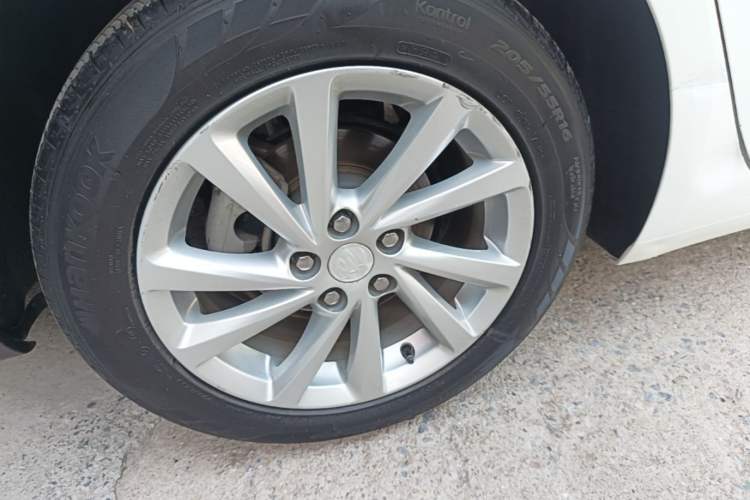 Used Buick Verano 2019 Sedan 15S Automatic Leading Model Right Rear Wheel Hub