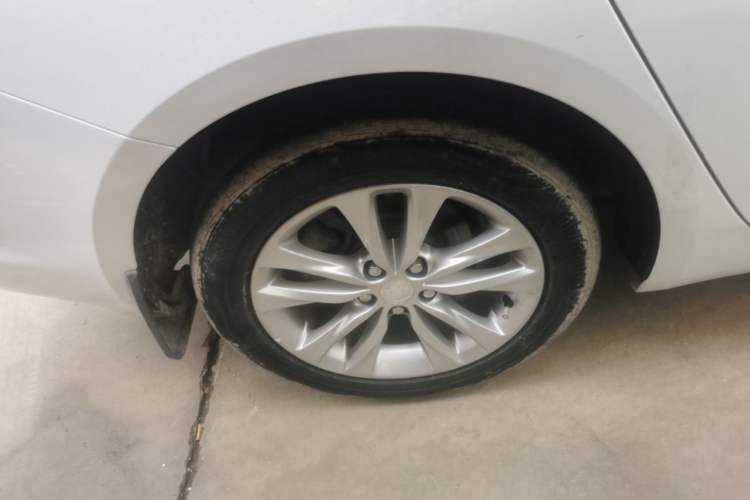 Used Buick Verano 2019 Sedan 20T Dual-Clutch Leading Model Right Rear Wheel Hub