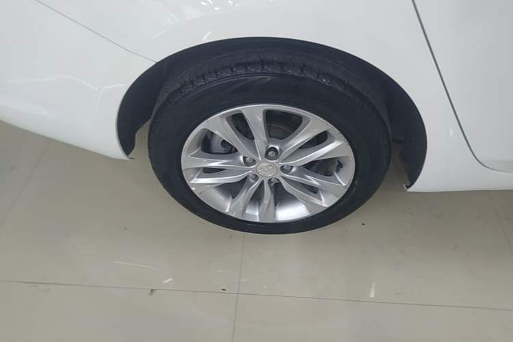 Used Buick Verano 2019 Sedan 20T Dual-Clutch Leading Model Right Rear Wheel Hub