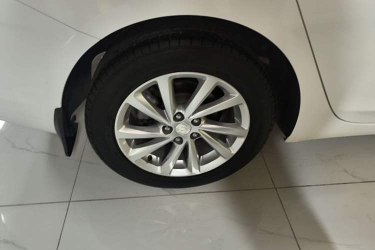Used Buick Verano 2019 Sedan 15S Automatic Leading Model Right Rear Wheel Hub