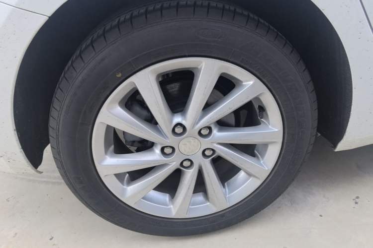 Used Buick Verano 2019 Sedan 15S Automatic Leading Model Right Rear Wheel Hub