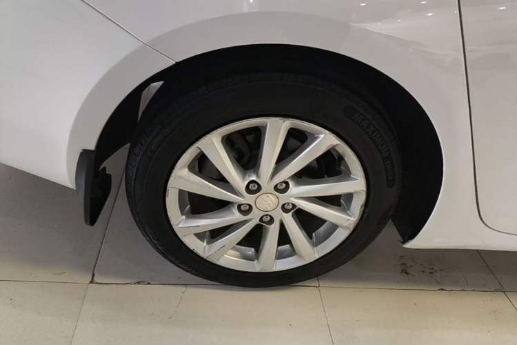 Used Buick Verano 2019 Sedan 15S Automatic Leading Model Right Rear Wheel Hub