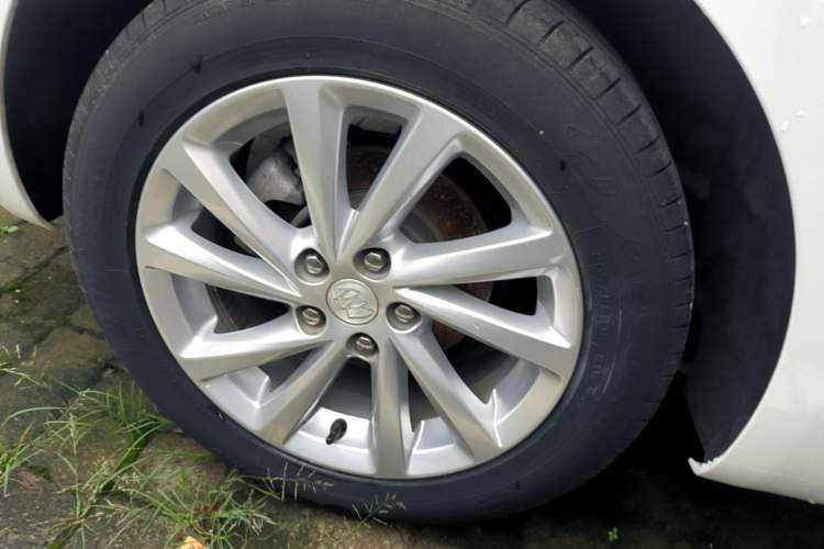 Used Buick Verano 2019 Sedan 15S Automatic Leading Model Right Rear Wheel Hub