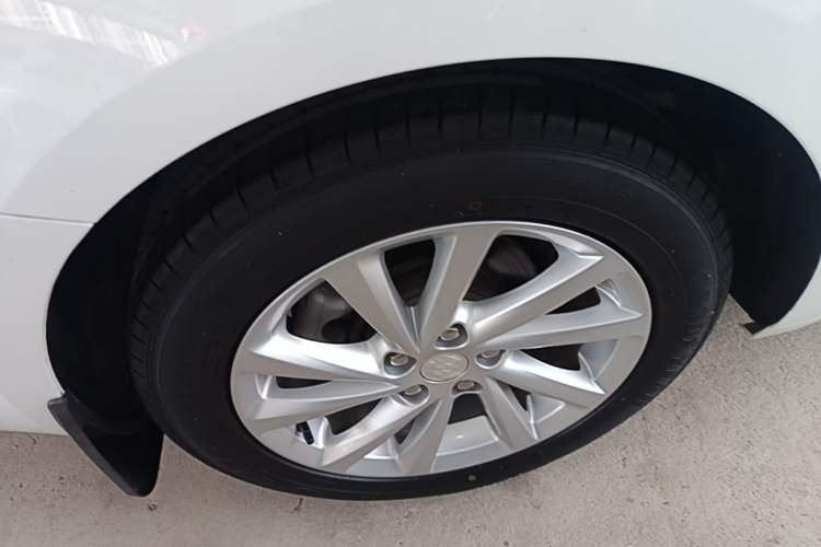 Used Buick Verano 2019 Sedan 15S Automatic Leading Model Right Rear Wheel Hub