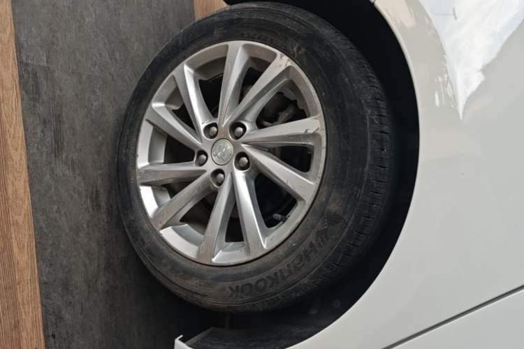 Used Buick Verano 2019 Sedan 15S Automatic Leading Model Right Rear Wheel Hub