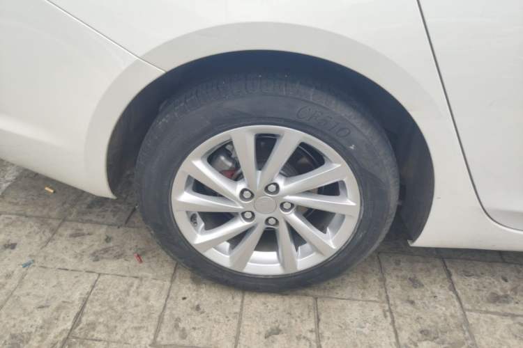 Used Buick Verano 2019 Sedan 15S Automatic Leading Model Right Rear Wheel Hub