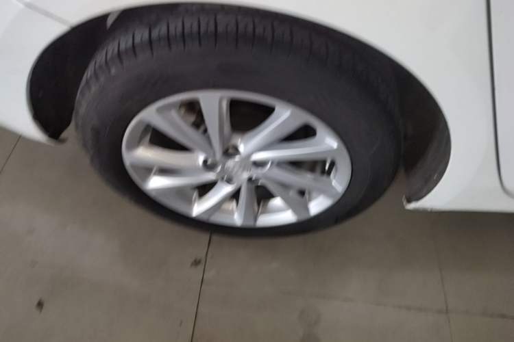 Used Buick Verano 2019 Sedan 15S Automatic Leading Model Right Rear Wheel Hub