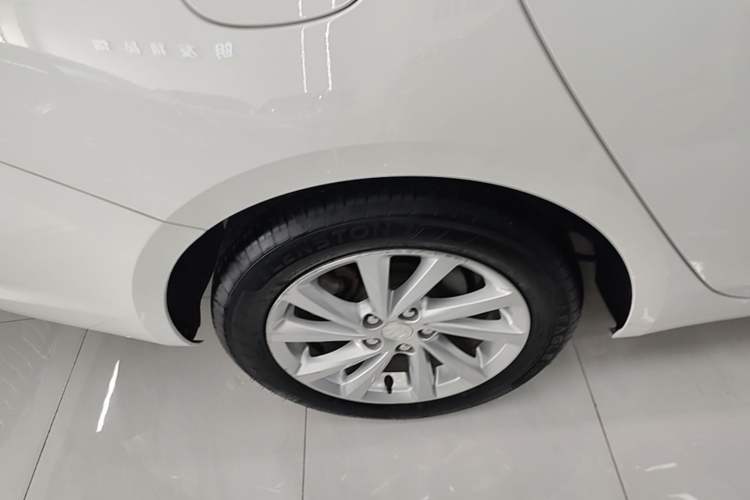 Used Buick Verano 2019 Sedan 15S Automatic Leading Model Right Rear Wheel Hub