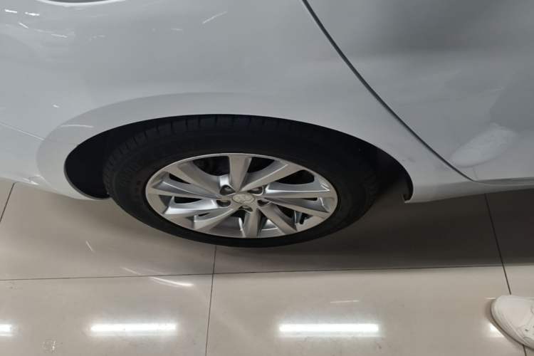 Used Buick Verano 2019 Sedan 15S Automatic Leading Model Right Rear Wheel Hub