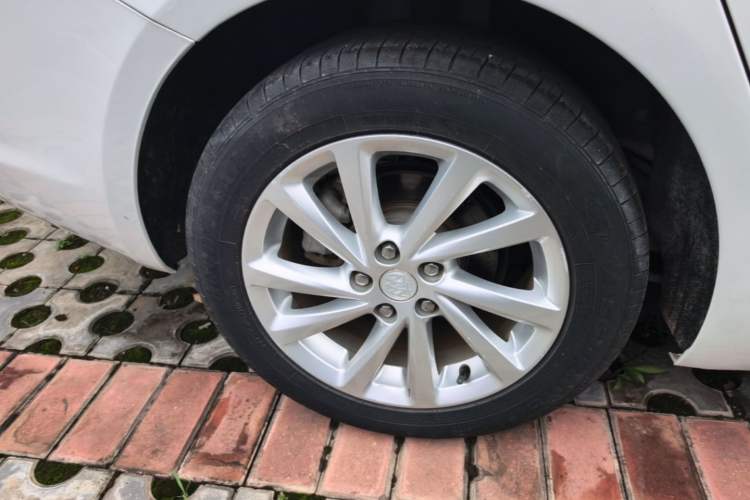 Used Buick Verano 2019 Sedan 15S Automatic Leading Model Right Rear Wheel Hub