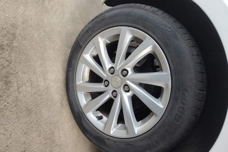 Used Buick Verano 2019 Sedan 15S Automatic Leading Model Right Rear Wheel Hub